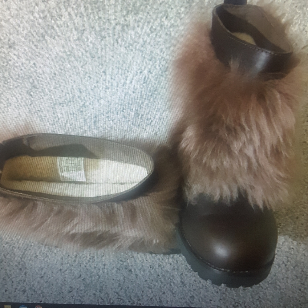 UGG OTELIA S/N 1095851 sheep fur cuff